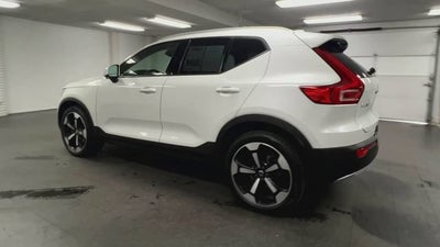 2021 Volvo XC40 T5 Momentum