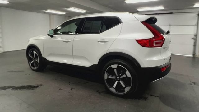 2021 Volvo XC40 T5 Momentum