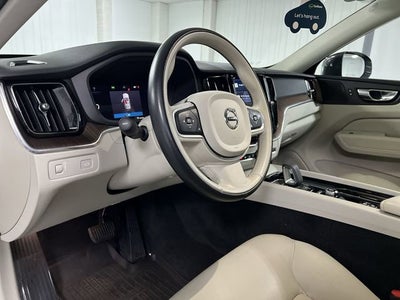 2022 Volvo XC60 B5 Momentum