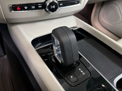 2022 Volvo XC60 B5 Momentum