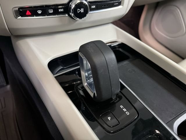 2022 Volvo XC60 B5 Momentum