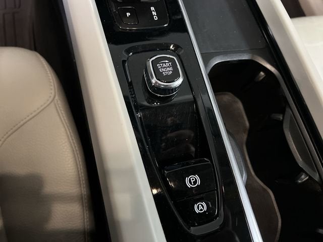 2022 Volvo XC60 B5 Momentum