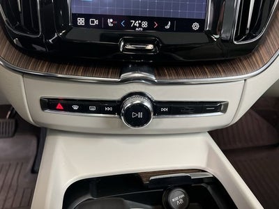2022 Volvo XC60 B5 Momentum