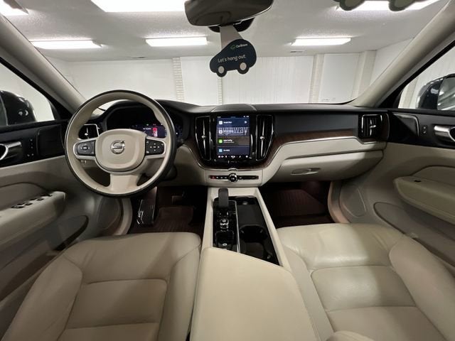 2022 Volvo XC60 B5 Momentum