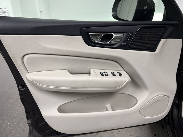 2022 Volvo XC60 B5 Momentum