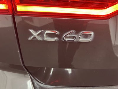 2022 Volvo XC60 B5 Momentum